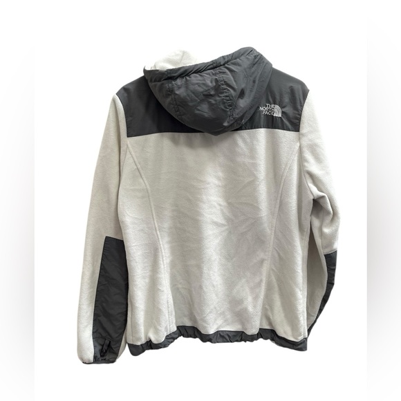 The North Face Gray and White Ski Jacket Size XL.  Fits More Like Size Large - Picture 2 of 6